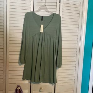 Green long sleeve dress
